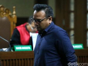 Novanto ke Keponakan: Apa Benar Kasih Uang ke Anggota Dewan? Novanto ke Keponakan: Apa Benar Kasih Uang ke Anggota Dewan?