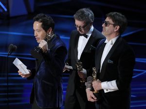 Piala Pertama untuk The Shape of Water di Oscar 2018 Piala Pertama untuk The Shape of Water di Oscar 2018