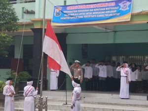 Jadi Pembina Upacara, Cara Polisi Mulai Operasi Keselamatan Jadi Pembina Upacara, Cara Polisi Mulai Operasi Keselamatan