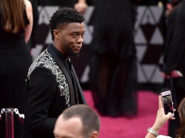 Bergaya Raja Wakanda di Oscar 2018, Chadwick Boseman Banjir Pujian