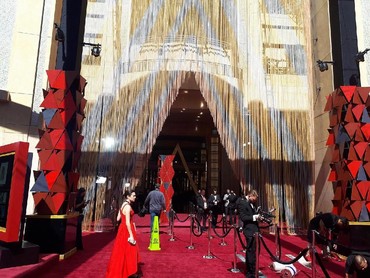 Glamor, Pintu Menuju Dolby Theater Dihiasi Ornamen Emas di Oscar 2018