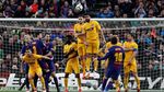 Foto: Lengkungan Indah nan Mematikan dari Tendangan Bebas Messi