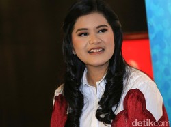 Kahiyang Ayu Kolaborasi dengan Brand Kosmetik Internasional M.A.C.