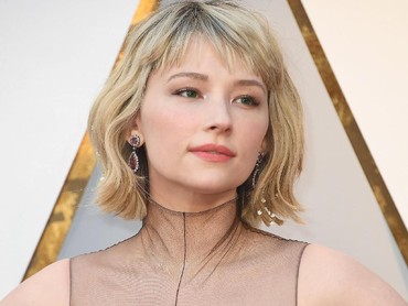 Haley Bennet saat tampil di Hollywood, California, AS pada Minggu (4/3) waktu setempat. Frazer Harrison/Getty Images.