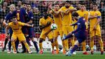 Foto: Lengkungan Indah nan Mematikan dari Tendangan Bebas Messi