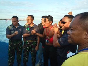 Kenalkan! Ini Kopda Budi Penakluk Selat Sunda yang Berenang 9,5 Jam Kenalkan! Ini Kopda Budi Penakluk Selat Sunda yang Berenang 9,5 Jam