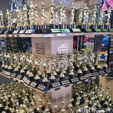 Berbagai Toko di Hollywood Ramai Jual Pernak-pernik Oscar