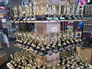 Video: Pernak-pernik Oscar Banyak Dijual di Dekat Dolby Theatre Video: Pernak-pernik Oscar Banyak Dijual di Dekat Dolby Theatre