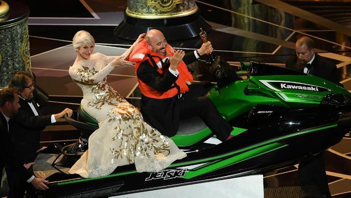 Desainer Kostum Panthom Thread Dapatkan Jet Ski dari Jimmy Kimmel Foto: Kevin Winter/Getty Images
