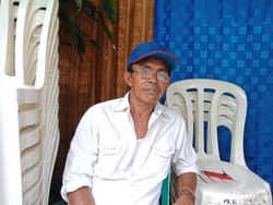 Ngamuk di Hajatan Tetangga, Ibrahim Tendang-tendang Bangku