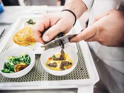Begini Kesibukan Tim Chef Wolfgang Puck Jelang Siapkan Jamuan Oscar