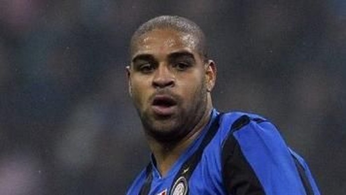 Inter Milans forward Adriano of Brasil watches the ball against AS Roma during their Series A football match at Milans San Siro Stadium on March 1, 2009. AFP PHOTO / Filippo MONTEFORTE / AFP PHOTO / FILIPPO MONTEFORTE