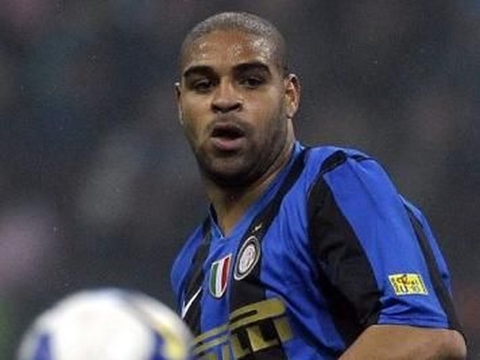 Inter Milan's forward Adriano of Brasil watches the ball against AS Roma during their Series A football match at Milan's San Siro Stadium on March 1, 2009. AFP PHOTO / Filippo MONTEFORTE / AFP PHOTO / FILIPPO MONTEFORTE