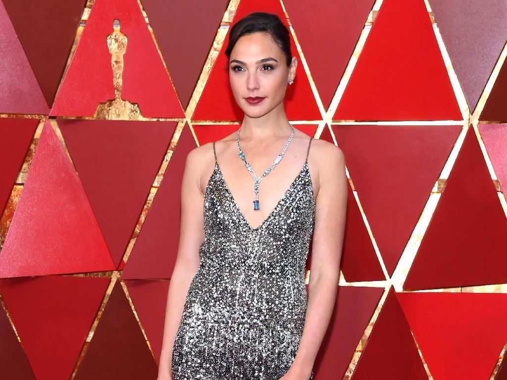 Gal Gadot Adu Argumen dengan PM Israel soal Komunitas Arab Israel Gal Gadot Adu Argumen dengan PM Israel soal Komunitas Arab Israel