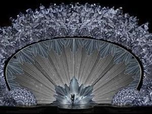 Megahnya Panggung Oscar 2018 yang Dipenuhi Jutaan Swarovski Megahnya Panggung Oscar 2018 yang Dipenuhi Jutaan Swarovski