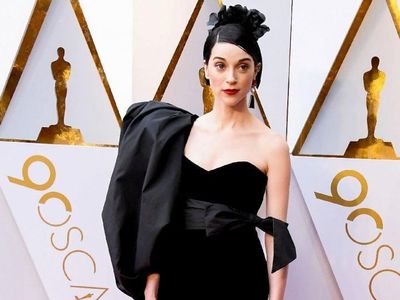 Foto: 10 Selebriti dengan Busana Terburuk di Oscars 2018