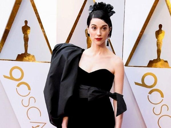 Foto: 10 Selebriti dengan Busana Terburuk di Oscars 2018