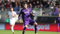 Davide Astori ditemukan meninggal dunia di hotelnya, akibat masalah henti jantung. Pemainn Fiorentina itu membuat dunia sepakbola berduka pada 2018. (Foto: Gabriele Maltinti/Getty Images)