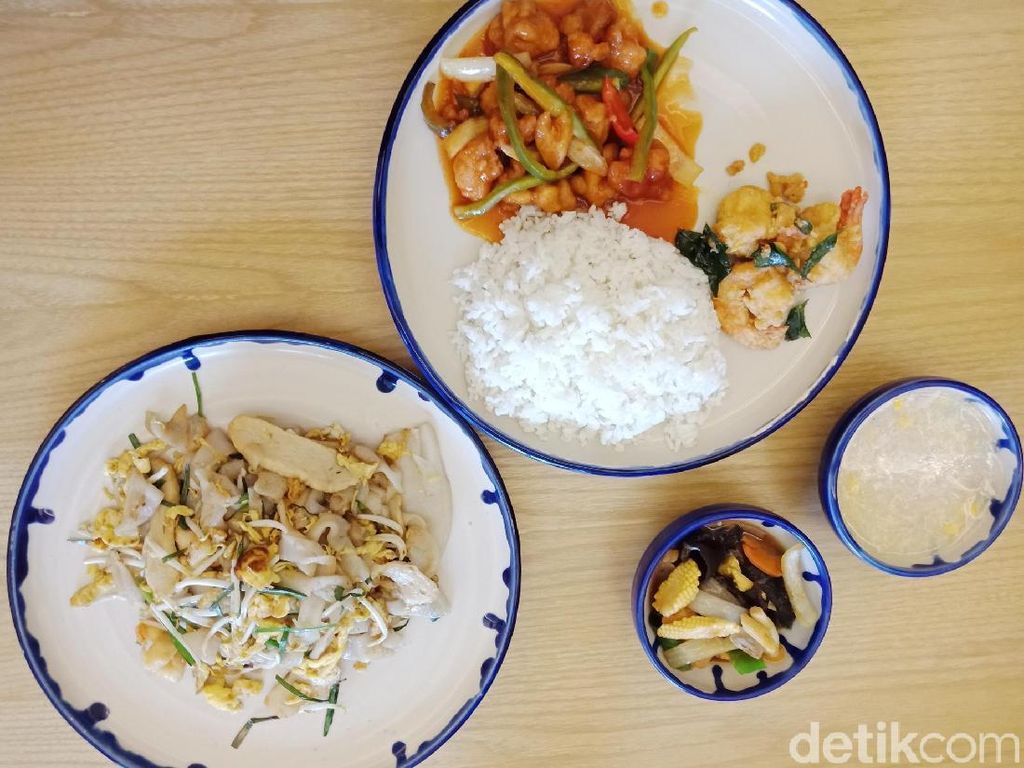 Fufufu: Makan Siang Mantap dengan Udang Telur Asin hingga Char Kwetiau Fufufu: Makan Siang Mantap dengan Udang Telur Asin hingga Char Kwetiau