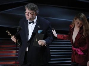 Guillermo Del Toro Menang Best Directing Oscar 2018 Guillermo Del Toro Menang Best Directing Oscar 2018