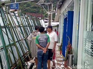 2 Warga Meninggal Tertimpa Atap Kanopi Kantor BRI di Banjarnegara