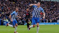 Lewis Dunk menjadi pembobol pertama gawang Arsenal di laga itu. Tendangannya dari jarak delat membawa tim tuan rumah unggul di menit ketujuh. (Foto: Eddie Keogh/Reuters)