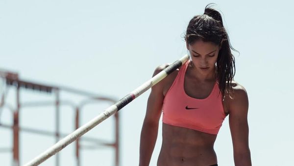 Foto: Terpana Pesona Atlet Cantik Lompat Galah yang Buat Hati Pria Bergetar