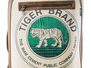 Keren, Kantong Semen Bekas Disulap Jadi Tas Hingga Sneakers Stylish