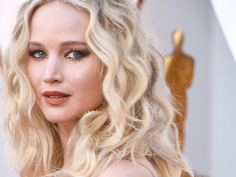 Pamer Cincin, Jennifer Lawrence Resmi Tunangan dengan Kekasih