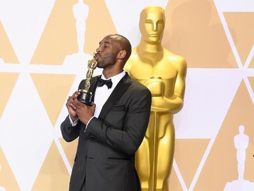 Kobe Bryant dengan film pendeknya Dear Basketball berhasil dapat Oscar pertamanya. Frazer Harrison/Getty Images.