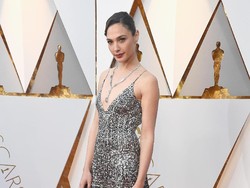 Tulis Tribut untuk Stephen Hawking, Gal Gadot Dibully