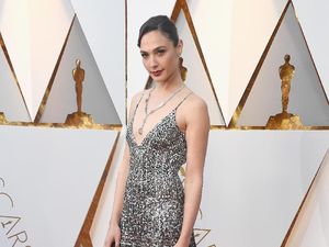 Gal Gadot Hingga Emma Stone, Ini Artis Berbusana Terbaik di Oscars 2018 Gal Gadot Hingga Emma Stone, Ini Artis Berbusana Terbaik di Oscars 2018