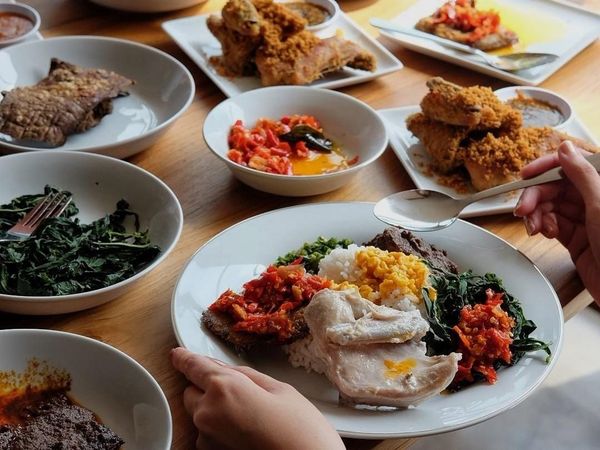 Amboi, Lamaknyo Nasi Padang Pilihan Netizen untuk Makan Siang Ini!
