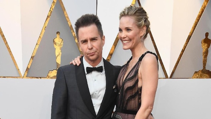 Sam Rockwell datang ke Oscar bersama Leslie Bibb. Foto: Frazer Harrison/Getty Images
