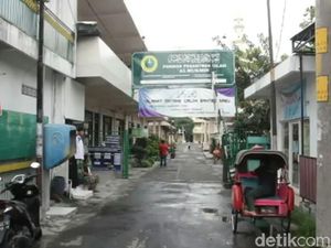 Ponpes Al-Mukmin Bersuka Cita Sambut Pembebasan Baasyir Ponpes Al-Mukmin Bersuka Cita Sambut Pembebasan Baasyir