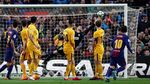 Foto: Lengkungan Indah nan Mematikan dari Tendangan Bebas Messi