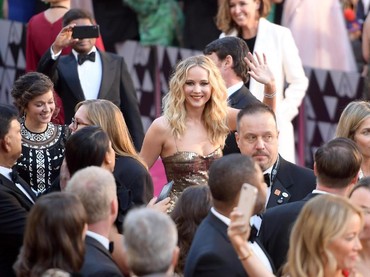 Jennifer Lawrence saat tampil di Oscar 2018 di Hollywood, California, AS pada Minggu (4/3) waktu setempat. Matt Winkelmeyer/Getty Images.