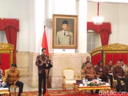 Rupiah Tertekan Dolar AS, Jokowi Ingatkan Para Menteri