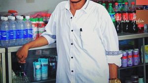 Kocak! Ini 10 Editan Foto Selebriti Hollywood Makan di Warteg hingga Jualan Gorengan