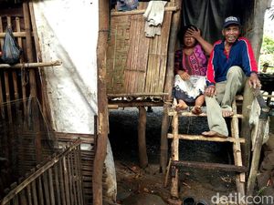 Rosul, Lima Tahun Tinggal di Gubuk Tanpa Listrik
