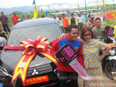 Foto: Kopda Budi Semringah Usai Taklukkan Selat Sunda 9,5 Jam