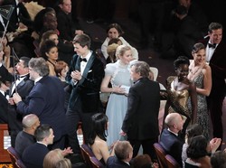 Aksi Jimmy Kimmel Bagi-bagi Permen di Oscar 2018