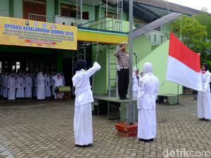 Ini Cara Polisi Sosialisasikan Keselamatan Berlalu Lintas Bagi Pelajar Ini Cara Polisi Sosialisasikan Keselamatan Berlalu Lintas Bagi Pelajar