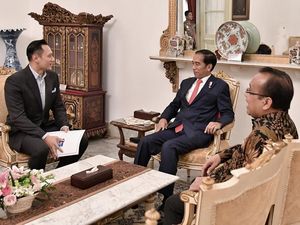 Jokowi Tepis Bahas Pilpres Saat Bertemu AHY di Istana Jokowi Tepis Bahas Pilpres Saat Bertemu AHY di Istana