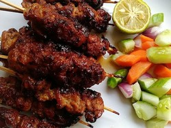 Begini Jadinya Kalau Marshmello Bikin Sate