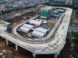 Cuaca Ekstrem Hambat Pembangunan Proyek LRT Jakarta
