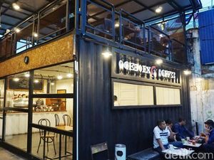 Goeboex Coffee: Segarnya Es Kopi Susu Kampung dan Dori Sambal Matah Goeboex Coffee: Segarnya Es Kopi Susu Kampung dan Dori Sambal Matah