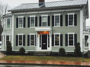 Gerai McD Termewah Ini Tempati Mansion dengan Suguhan Lobster Roll