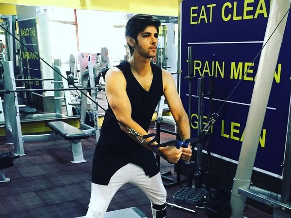 Rohan Mehra, Aktor Sekaligus Model India Berwajah Imut yang Rajin Olahraga