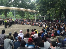 Tolak Penertiban Jaring Apung, Ribuan Petani Demo PJT II Jatiluhur